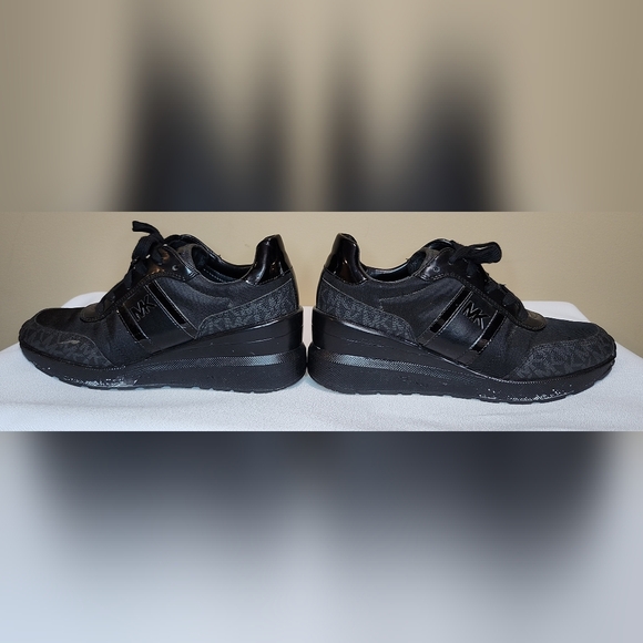 Michael Kors Logo Shoes - Picture 4 of 9